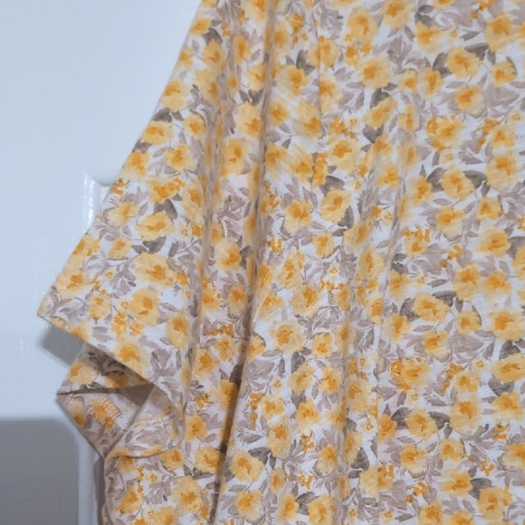 Old Navy Yellow Floral Short Sleeve Tee - Picture 4 of 5